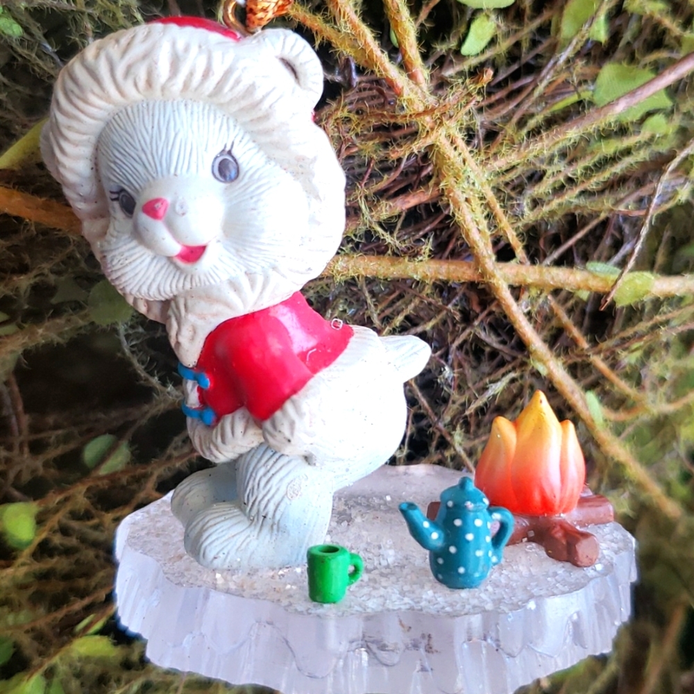 Lustre Fame  Christmas ornament Warming by the campfire Coffee Bear 1993 vintage